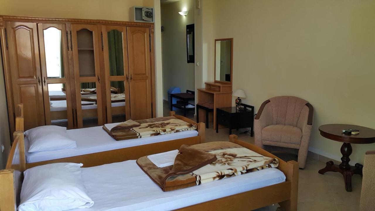 Apartmani Aida Ulcinj Ngoại thất bức ảnh