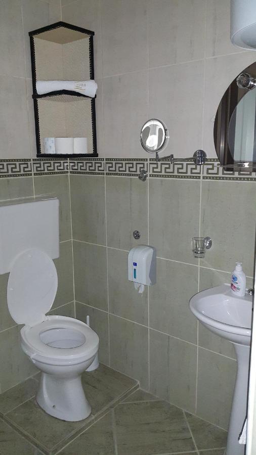 Apartmani Aida Ulcinj Ngoại thất bức ảnh