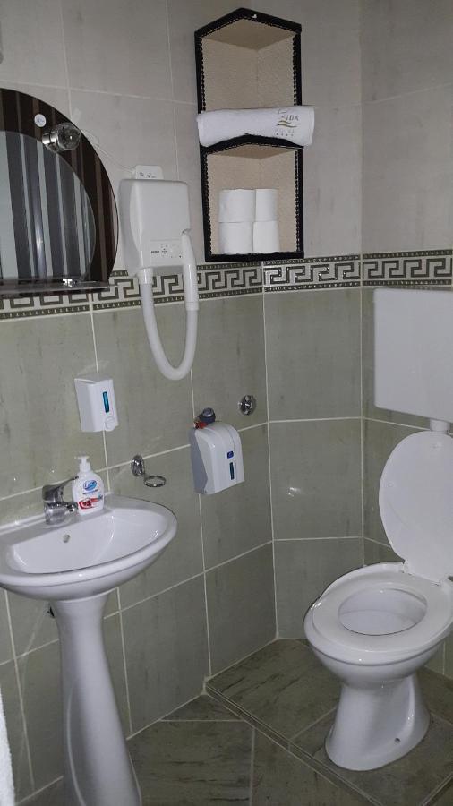 Apartmani Aida Ulcinj Ngoại thất bức ảnh